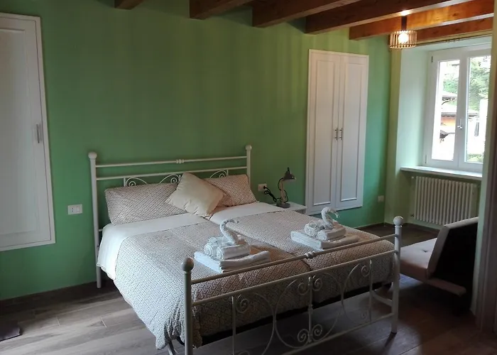 Eden Nocleg ze śniadaniem 4*