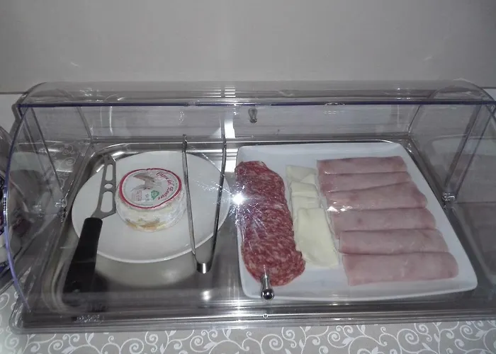 Eden Nocleg ze śniadaniem 4*