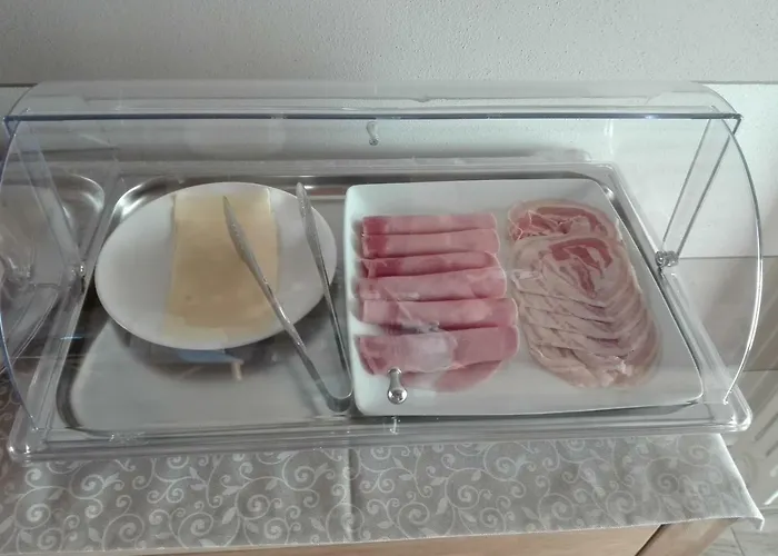 Eden Nocleg ze śniadaniem 4*