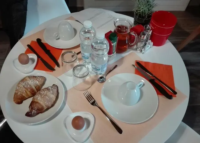 Eden Nocleg ze śniadaniem 4*